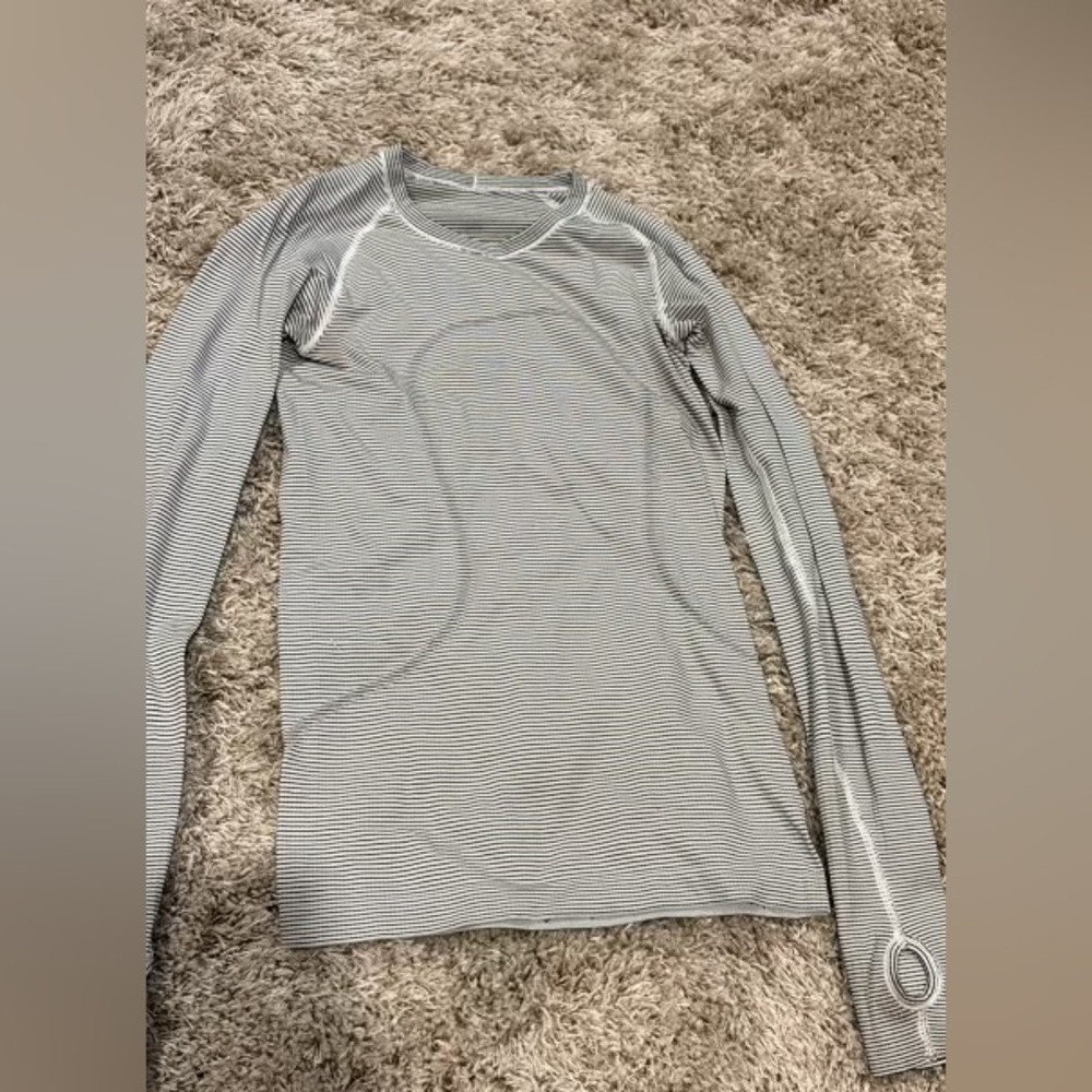 Black/White Stripped Long-sleeve swiftly tech Lululemon